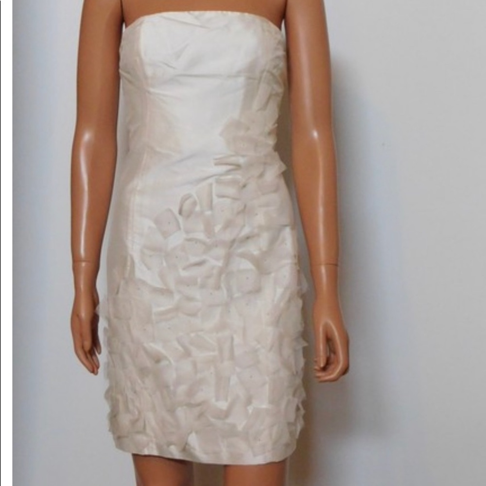 Woman’s strapless ivory dresss